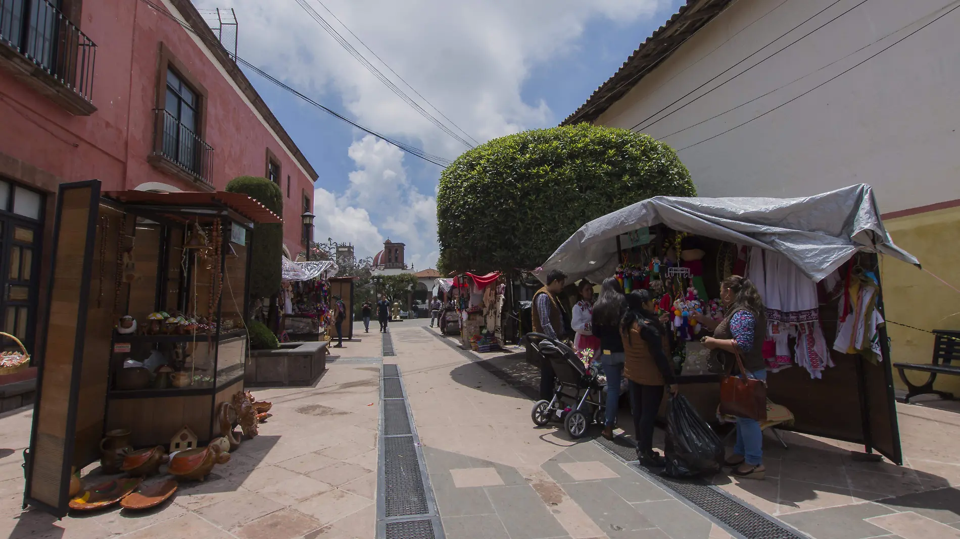 Algunos carritos incluso tienen que ser tapados con lonas. Foto César Ortiz.